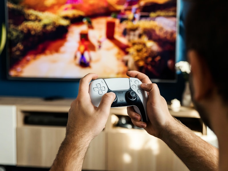 Handheld Shootout: Steam Deck OLED vs ROG Ally X